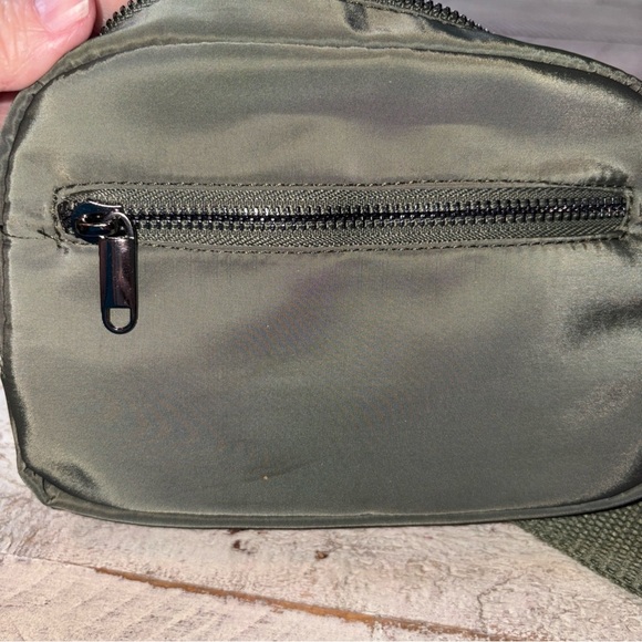 Wild Fable Women's Olive Green Small Fanny Pack Bag Adjustable Strap, NWT - Picture 9 of 12